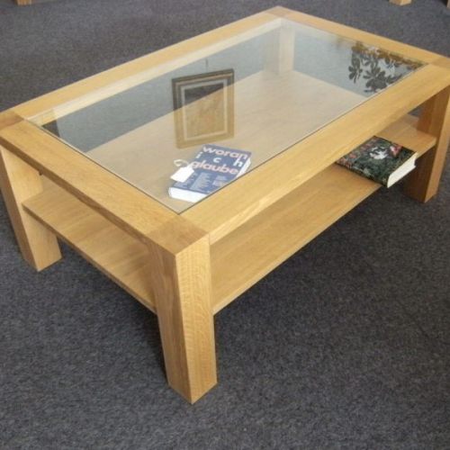 Couchtisch mit Glasplatte