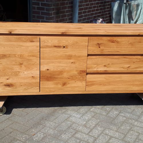 Moderne Eichenm&ouml;bel - Highboard Wildeiche Massiv Natur ge&ouml;lt