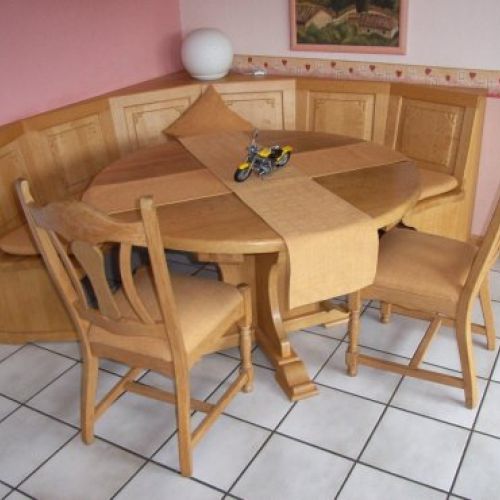 Rundbank mit losen Polsterkissen